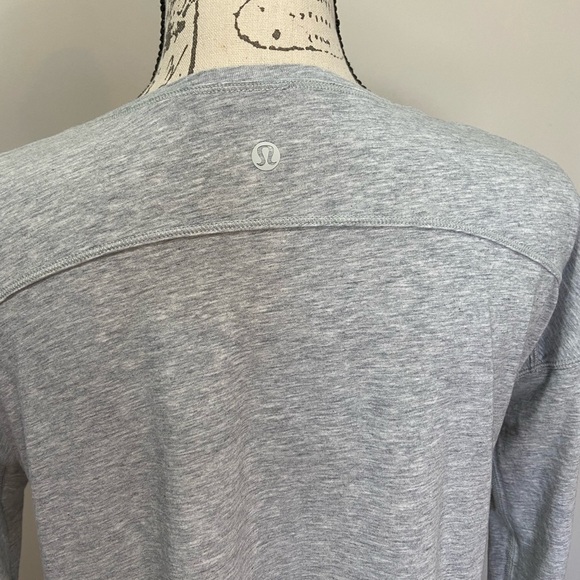 Lululemon “To The Point” Asymmetrical Top sz 4 Heathered‎ Light Grey - Picture 7 of 7